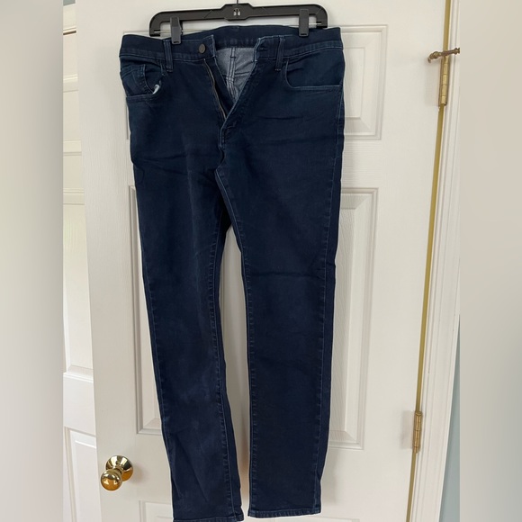 Uniqlo dark wash stretch denim jeans 32inch - Picture 3 of 3